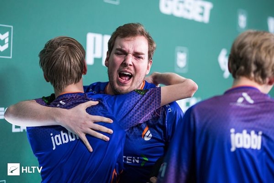 Snax重返GamerLegion战队引发电竞热潮